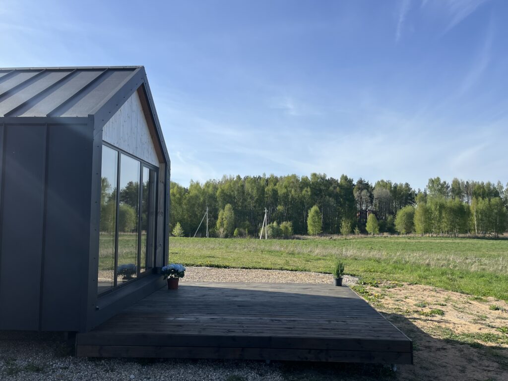 Namelis su terasa Namelis su terasa